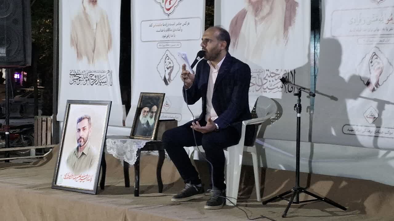 حضور مردم در میادین مهمترین پشتوانه انقلاب است/ میدان و خیابان می تواند دشمن را به عقب براند