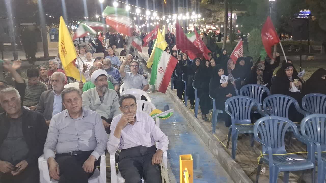 حضور مردم در میادین مهمترین پشتوانه انقلاب است/ میدان و خیابان می تواند دشمن را به عقب براند