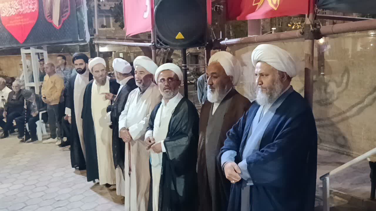 میدانداری جوانان در کنار امام جمعه آران و بیدگل در شب ۲۲۷ تجمعات مردمی