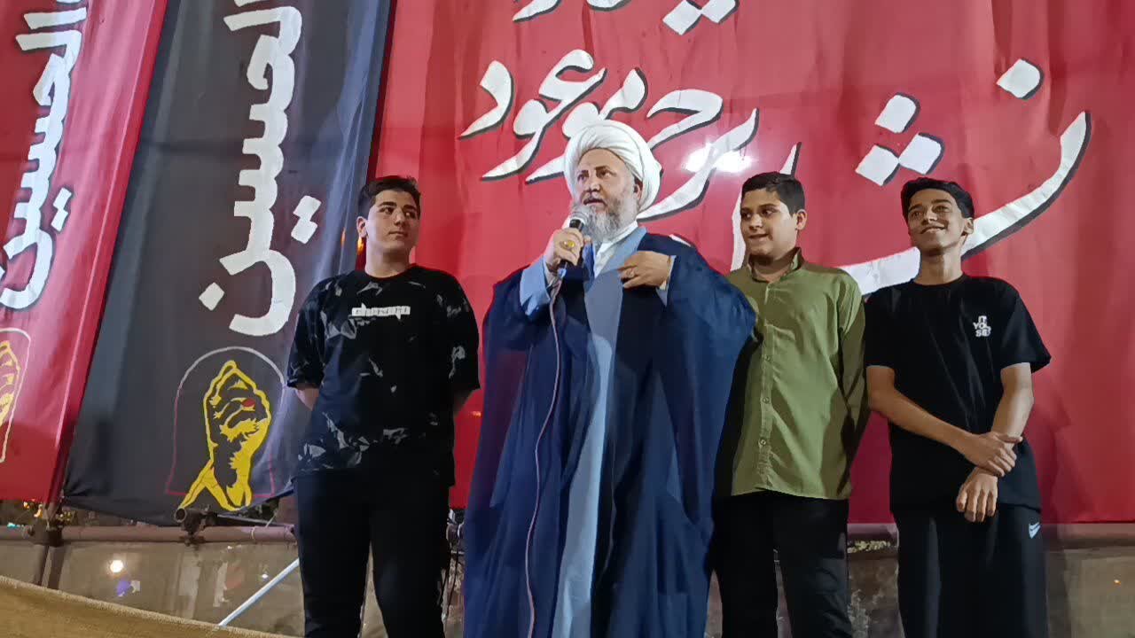 میدانداری جوانان در کنار امام جمعه آران و بیدگل در شب ۲۲۷ تجمعات مردمی