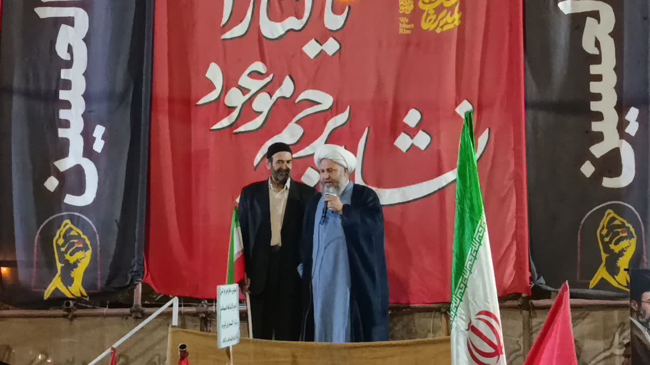 میدانداری جوانان در کنار امام جمعه آران و بیدگل در شب ۲۲۷ تجمعات مردمی