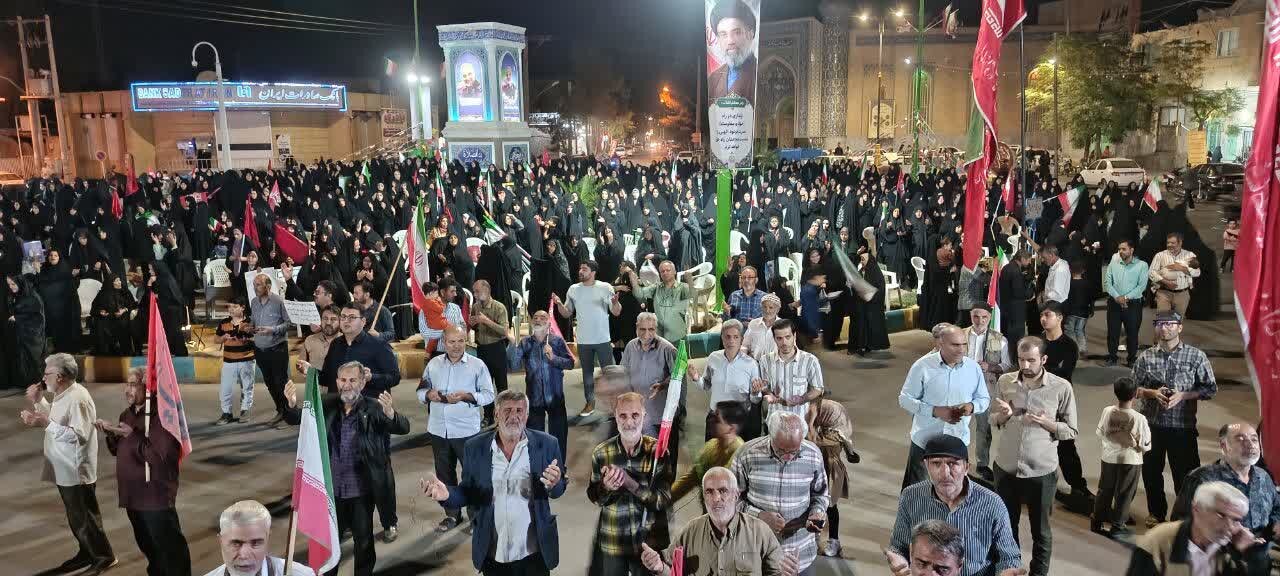 میدانداری جوانان در کنار امام جمعه آران و بیدگل در شب ۲۲۷ تجمعات مردمی