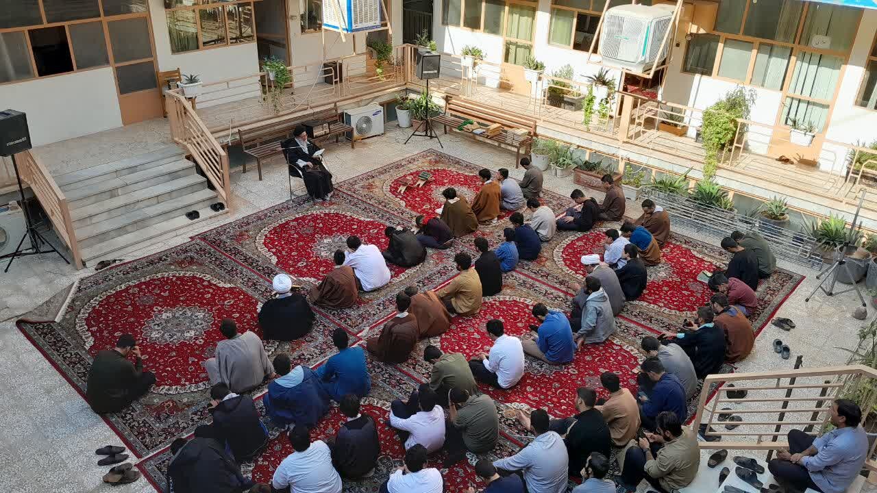 اخلاص و استقامت رمز تعالی و پیشرفت است