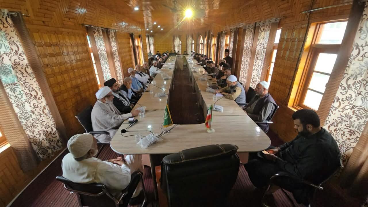 جامعہ امامیہ تنظیم المکاتب لکھنؤ کے وفد کا جامعہ باب العلم میرگنڈ بڈگام کا دورہ؛اداروں کے باہمی روابط کے فروغ پر زور