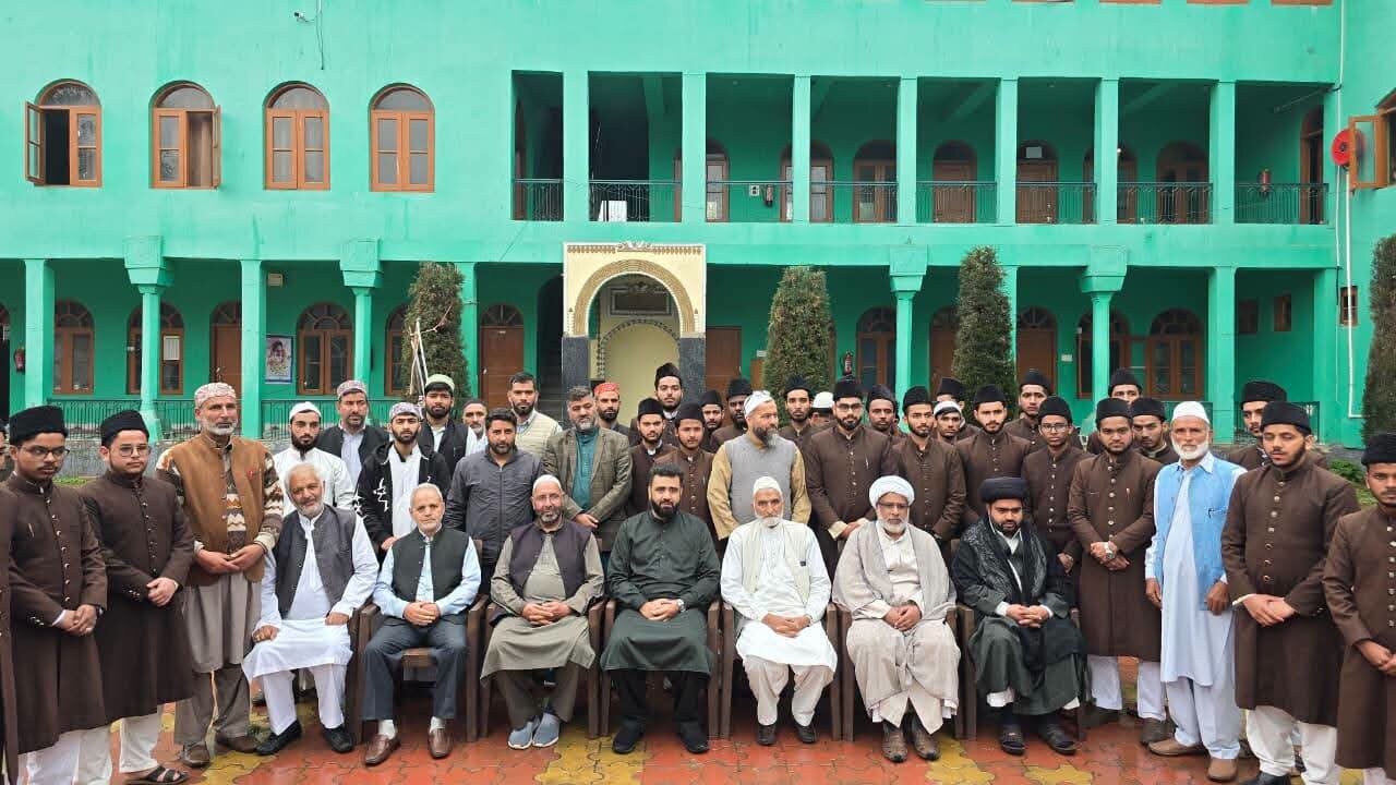 جامعہ امامیہ تنظیم المکاتب لکھنؤ کے وفد کا جامعہ باب العلم میرگنڈ بڈگام کا دورہ؛اداروں کے باہمی روابط کے فروغ پر زور