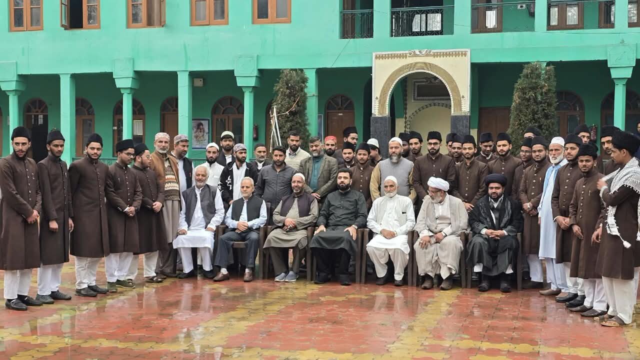 بازدید هیئت جامعه امامیه تنظیمالمکاتب لکهنو از حوزه علمیه بابالعلم کشمیر