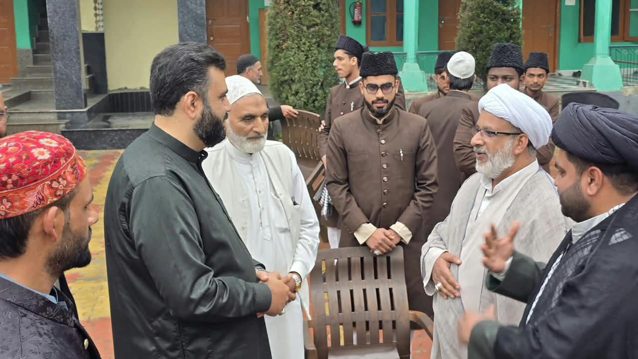 جامعہ امامیہ تنظیم المکاتب لکھنؤ کے وفد کا جامعہ باب العلم میرگنڈ بڈگام کا دورہ؛اداروں کے باہمی روابط کے فروغ پر زور