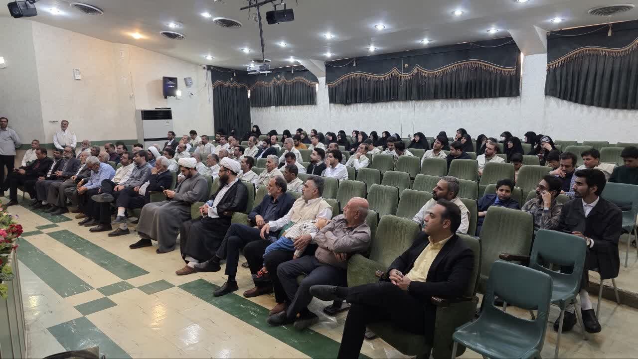 آیین تجلیل از خادمان برنامه «حسینیه حرم» در کاشان برگزارشد