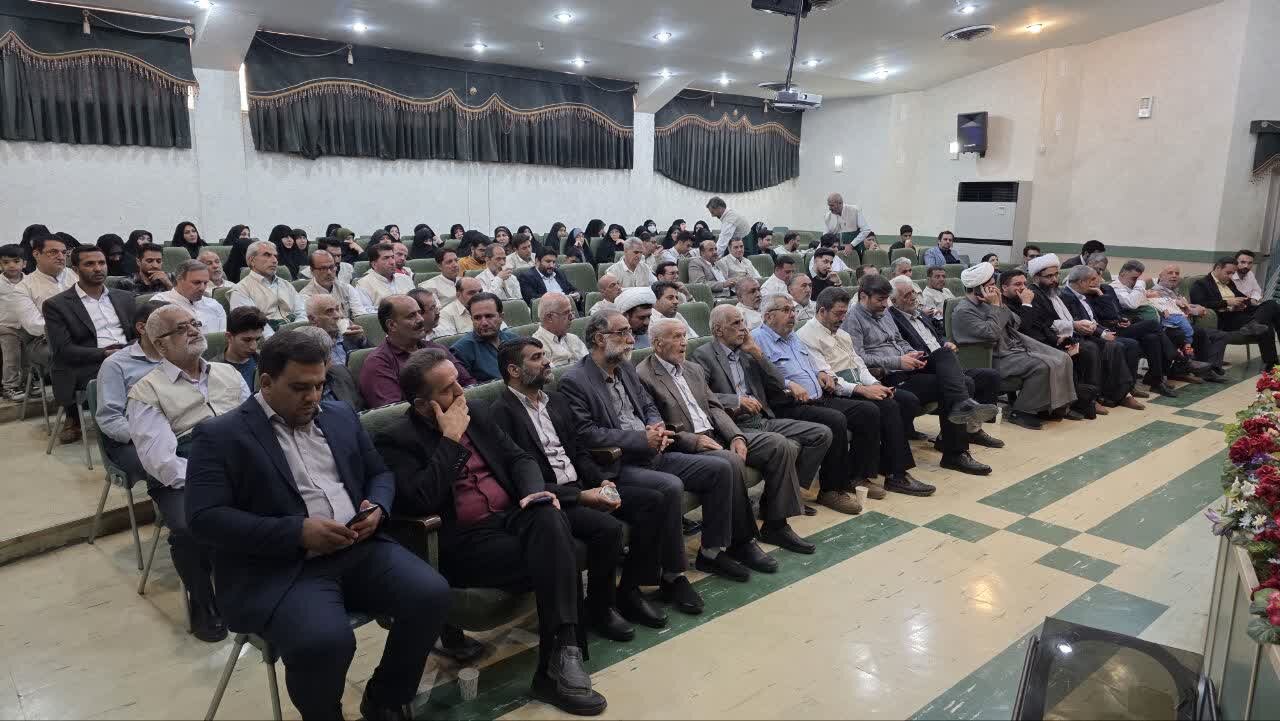 آیین تجلیل از خادمان برنامه «حسینیه حرم» در کاشان برگزار شد