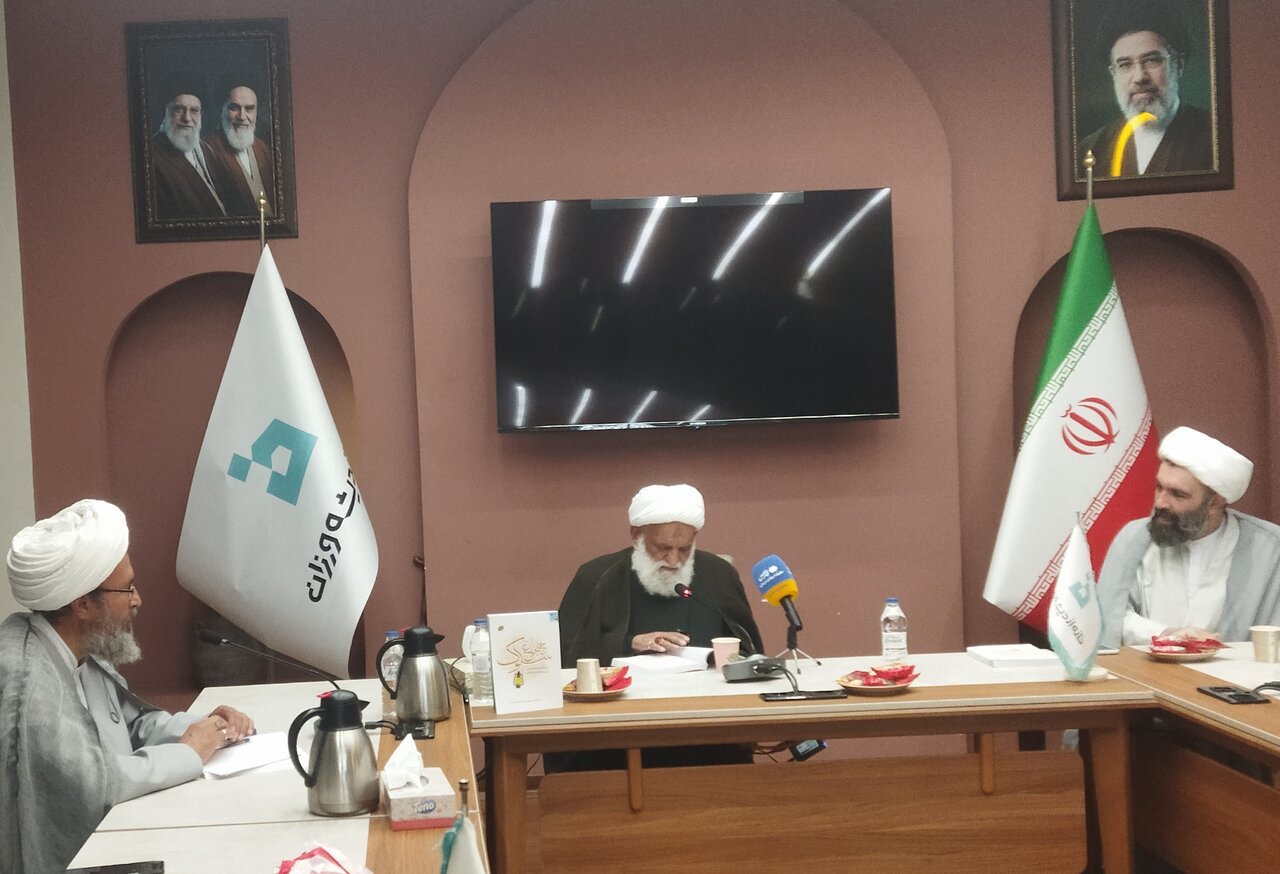  نشست علمی کتاب «چلچراغ سلوک» برگزار شد
