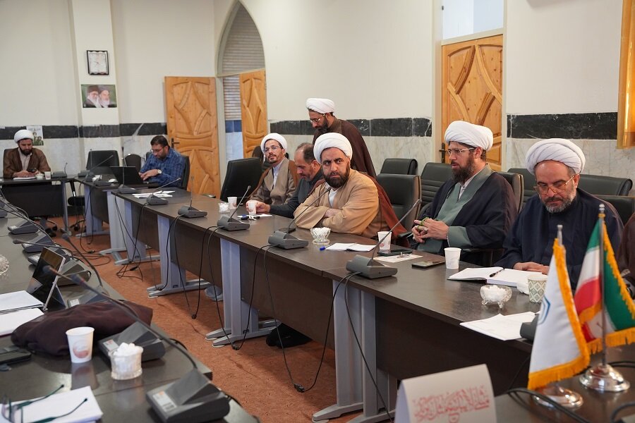 اولین نشست مدیران مدارس علمیه کرمانشاه برگزار شد+عکس