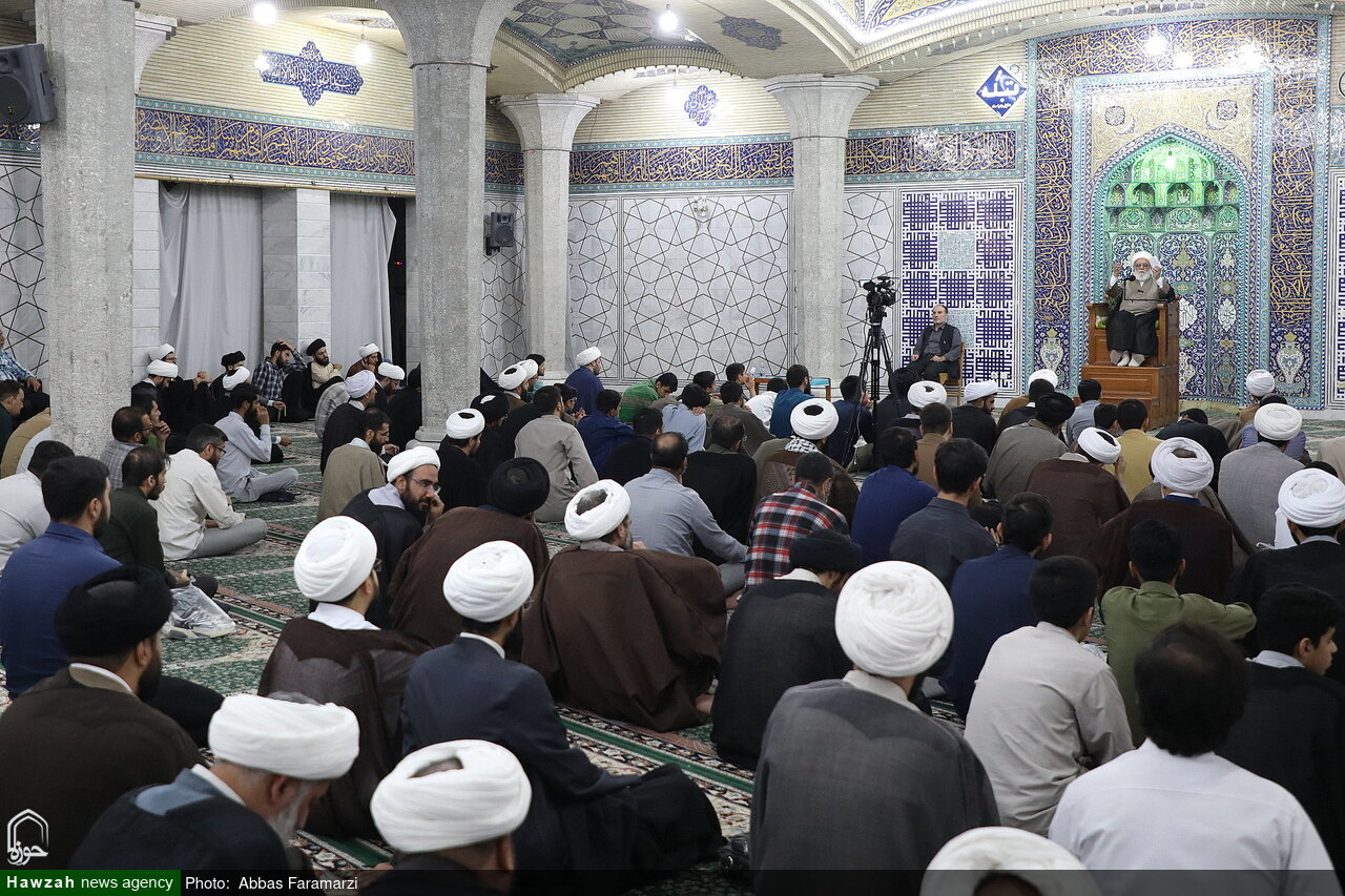 تهذیب نفس و احیای سنتهای کارآمد حوزه، لازمه ایفای رسالت طلبگی است