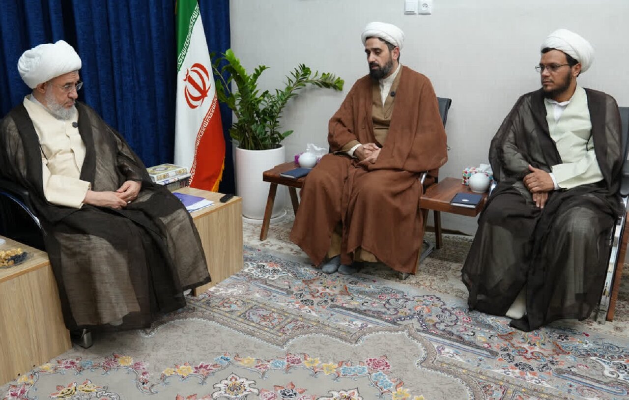 آیت الله اراکی بر احیای سنت پاسخگویی حضوری طلاب حوزه تاکید کرد