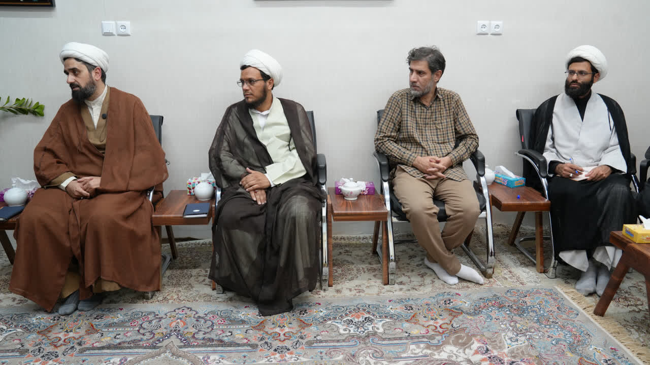 دیدار رئیس و مسئولان مرکزملی پاسخ به سوالات دینی با آیت الله اراکی