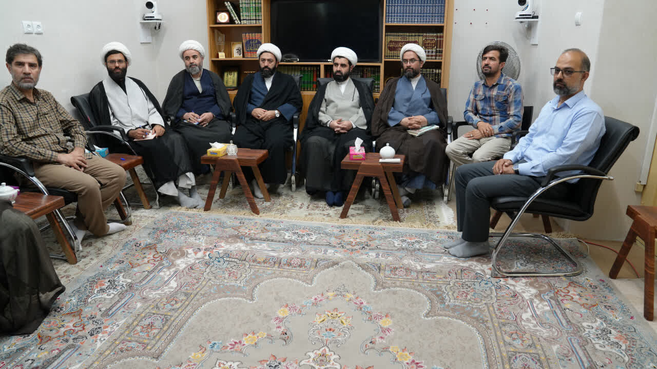 دیدار رئیس و مسئولان مرکزملی پاسخ به سوالات دینی با آیت الله اراکی