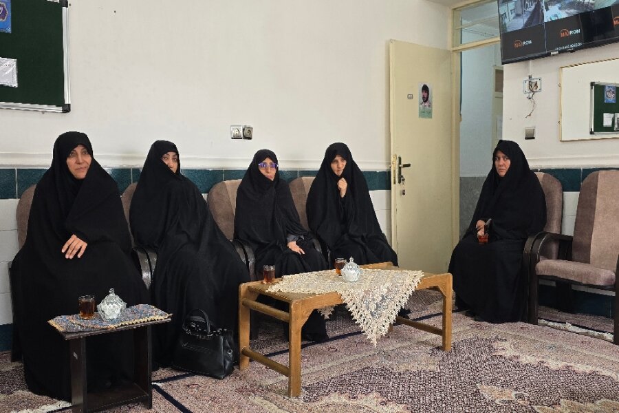 دیدار مدیر حوزه علمیه خواهران استان یزد با کادر مدرسه علمیه حضرت خدیجه سلام الله علیها بهاباد