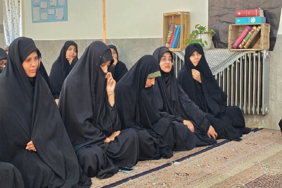 دیدار مدیر حوزه علمیه خواهران یزد با طلاب خواهر بهابادی دیدار مدیر حوزه علمیه خواهران یزد با طلاب خواهر بهابادی