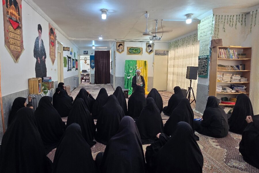 دیدار مدیر حوزه علمیه خواهران یزد با طلاب خواهر بهابادی دیدار مدیر حوزه علمیه خواهران یزد با طلاب خواهر بهابادی