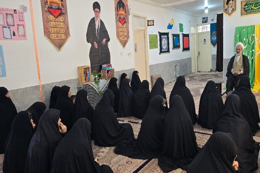 دیدار مدیر حوزه علمیه خواهران یزد با طلاب خواهر بهابادی دیدار مدیر حوزه علمیه خواهران یزد با طلاب خواهر بهابادی