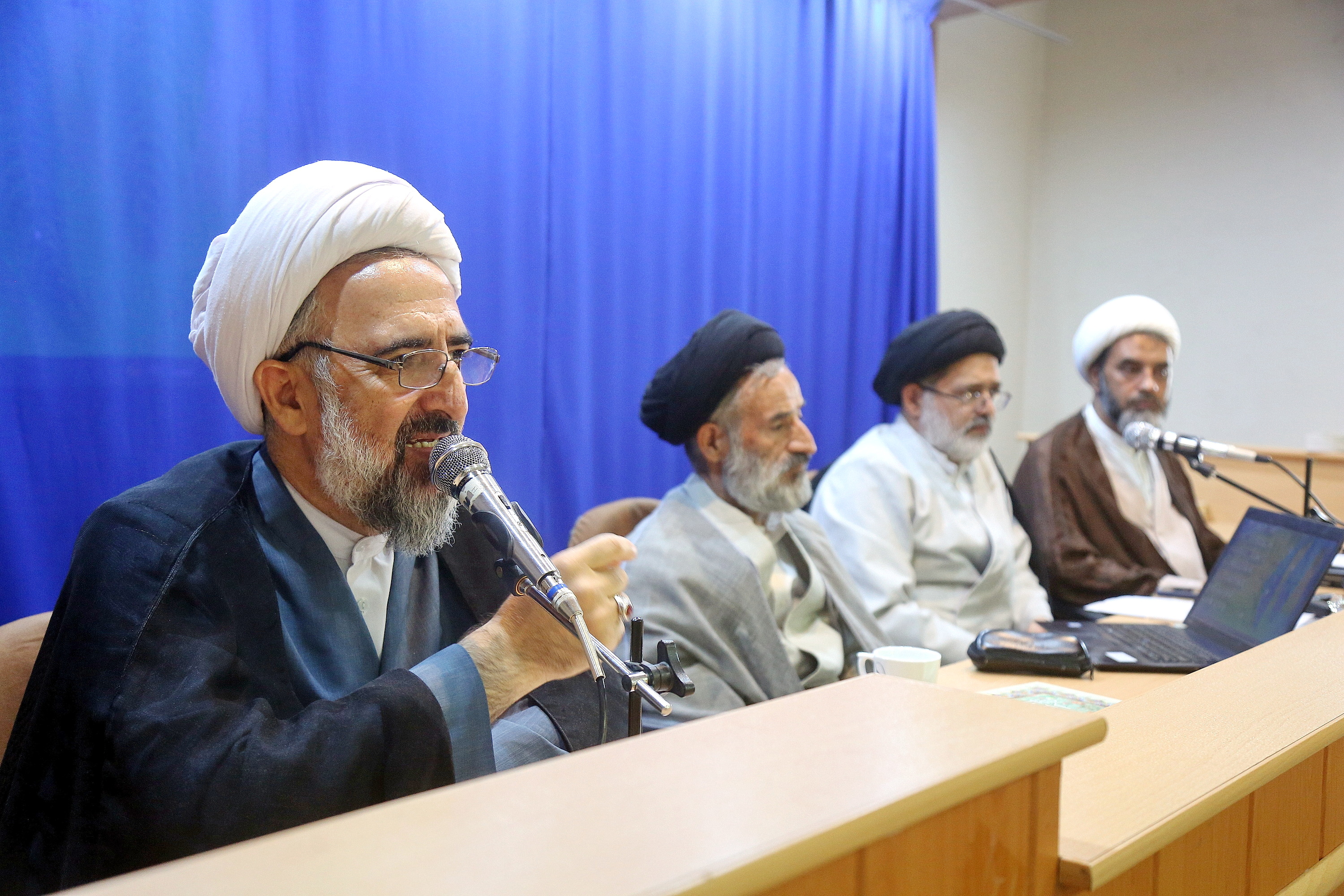 تصاویر/ قم المقدسہ میں ’’اسلامی بینکاری: اصول، عملی صورتِ حال اور مستقبل کے امکانات‘‘ کے موضوع پر تخصصی سمینار کا انعقاد