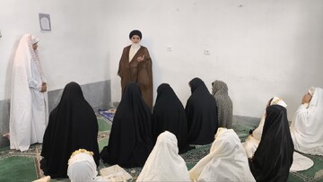 تصاویر/ حضور امام جمعه نطنز در دبیرستان امام خمینی (ره) و دبستان دخترانه ۲۲ بهمن