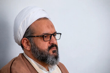 ایستادگی در میدان نبرد ضامن اقتدار اقتصادی و معنوی جامعه است