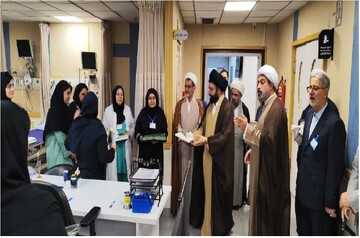 تصاویر/ تکریم پرستاران بیمارستان شمال از سوی دفتر آیت الله العظمی جوادی آملی در شهرستان آمل