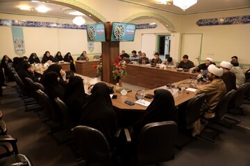 تصاویر / نشست تحلیل و ایده پردازی بزم اندیشه با موضوع اعتکاف نوجوانی با حضور مبلغات حوزه علمیه خواهران