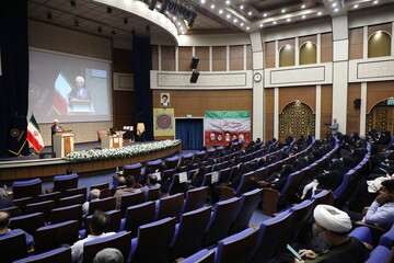 تجلیل از استاد و پژوهشگر حوزه علمیه خواهران هرمزگان، در آیین اختتامیه هجدهمین جشنواره «بانوی کرامت» در قم