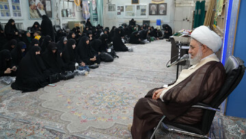 دیدار طلاب مدرسه علمیه خواهران شهید حسن حاج‌غفاری با آیت‌الله اراکی + عکس