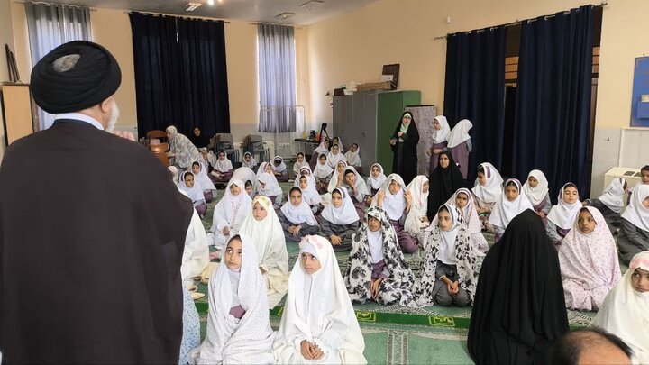تصاویر/ حضور امام جمعه نطنز در دبیرستان امام خمینی (ره) و دبستان دخترانه ۲۲ بهمن