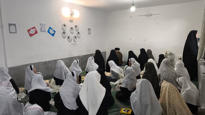 تصاویر/ حضور امام جمعه نطنز در دبیرستان امام خمینی (ره) و دبستان دخترانه ۲۲ بهمن