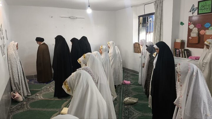 تصاویر/ حضور امام جمعه نطنز در دبیرستان امام خمینی (ره) و دبستان دخترانه ۲۲ بهمن