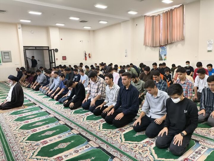 تصاویر/ حضور امام جمعه نطنز در دبیرستان امام خمینی (ره) و دبستان دخترانه ۲۲ بهمن