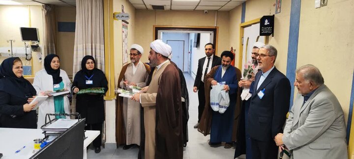 تصاویر/ تکریم پرستاران بیمارستان شمال، از طرف دفتر آیت الله العظمی جوادی آملی در شهرستان آمل