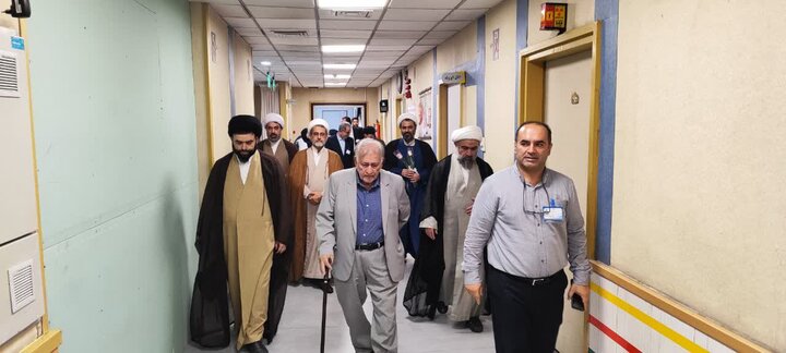 تصاویر/ تکریم پرستاران بیمارستان شمال، از طرف دفتر آیت الله العظمی جوادی آملی در شهرستان آمل