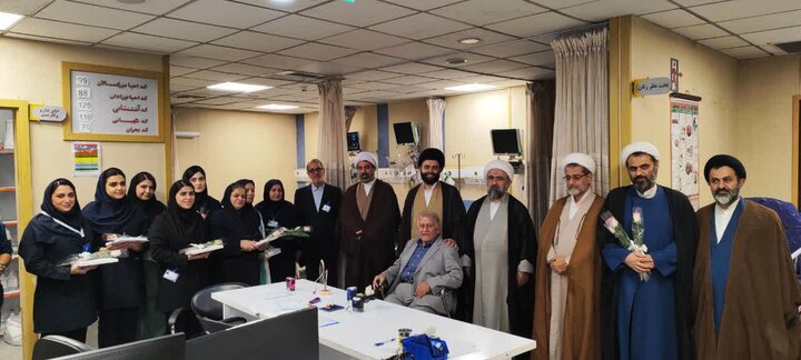 تصاویر/ تکریم پرستاران بیمارستان شمال، از طرف دفتر آیت الله العظمی جوادی آملی در شهرستان آمل
