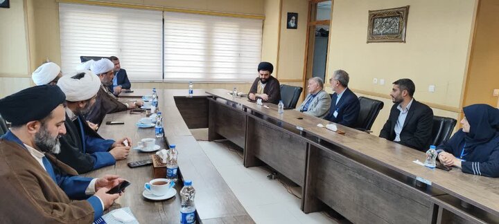 تصاویر/ تکریم پرستاران بیمارستان شمال، از طرف دفتر آیت الله العظمی جوادی آملی در شهرستان آمل