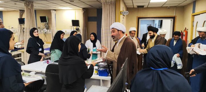 تصاویر/ تکریم پرستاران بیمارستان شمال، از طرف دفتر آیت الله العظمی جوادی آملی در شهرستان آمل