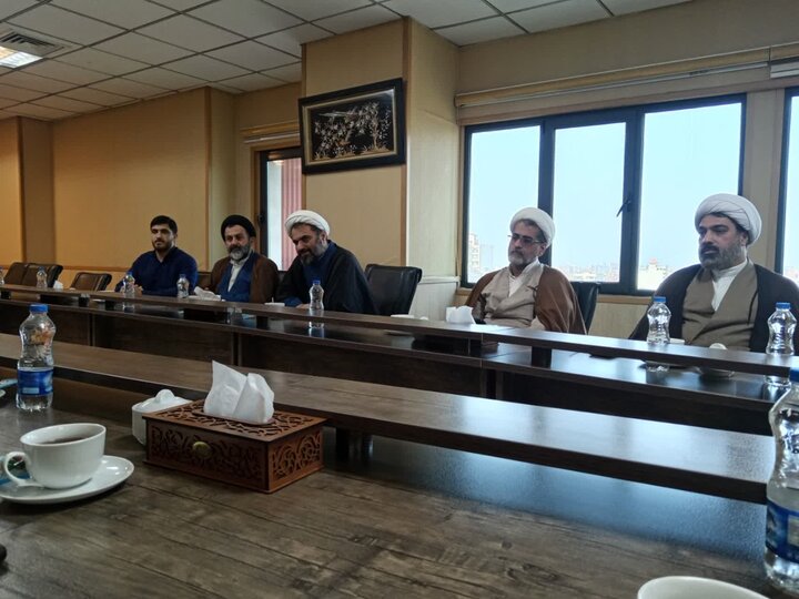 تصاویر/ تکریم پرستاران بیمارستان شمال، از طرف دفتر آیت الله العظمی جوادی آملی در شهرستان آمل