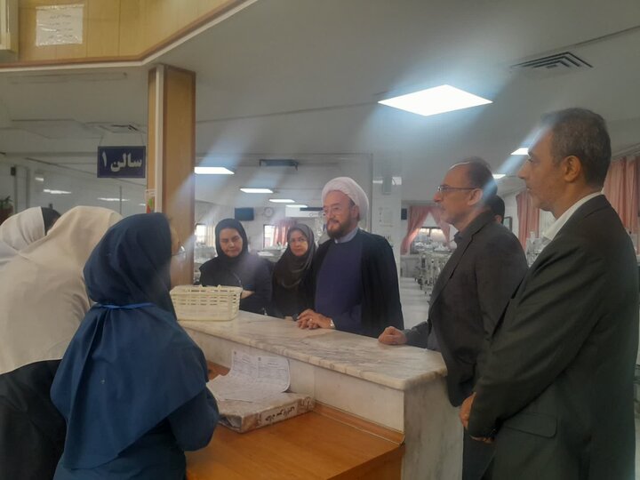تصاویر / تقدیر مسئول نهاد نمایندگی ولی فقیه در دانشگاه علوم پزشکی قزوین از پرستاران مراکز درمانی استان قزوین