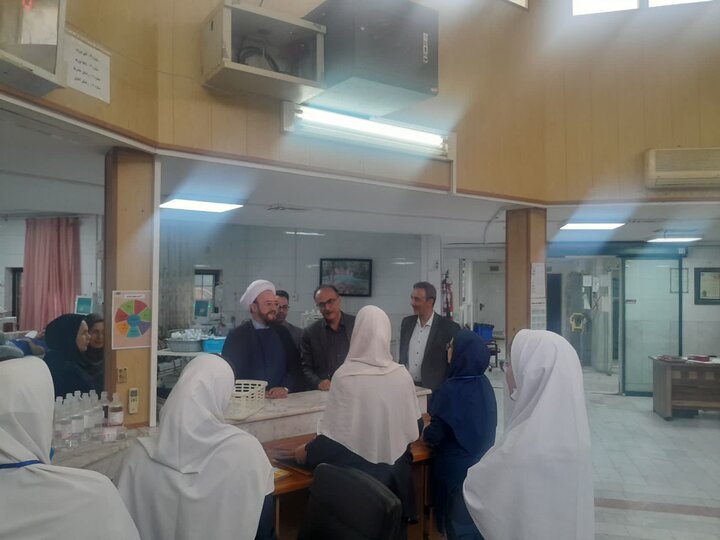 تصاویر / تقدیر مسئول نهاد نمایندگی ولی فقیه در دانشگاه علوم پزشکی قزوین از پرستاران مراکز درمانی استان قزوین