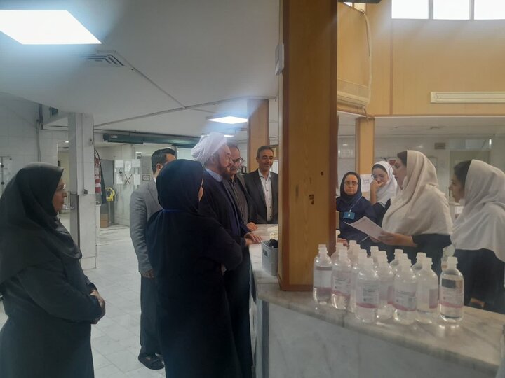 تصاویر / تقدیر مسئول نهاد نمایندگی ولی فقیه در دانشگاه علوم پزشکی قزوین از پرستاران مراکز درمانی استان قزوین