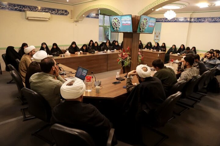 تصاویر / نشست تحلیل و ایده پردازی بزم اندیشه با موضوع اعتکاف نوجوانی با حضور مبلغات حوزه علمیه خواهران برگزار شد