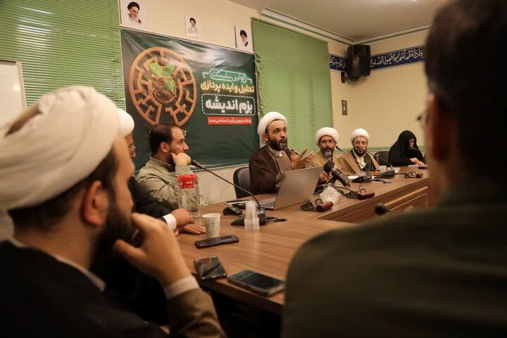 تصاویر / نشست تحلیل و ایده پردازی بزم اندیشه با موضوع اعتکاف نوجوانی با حضور مبلغات حوزه علمیه خواهران برگزار شد