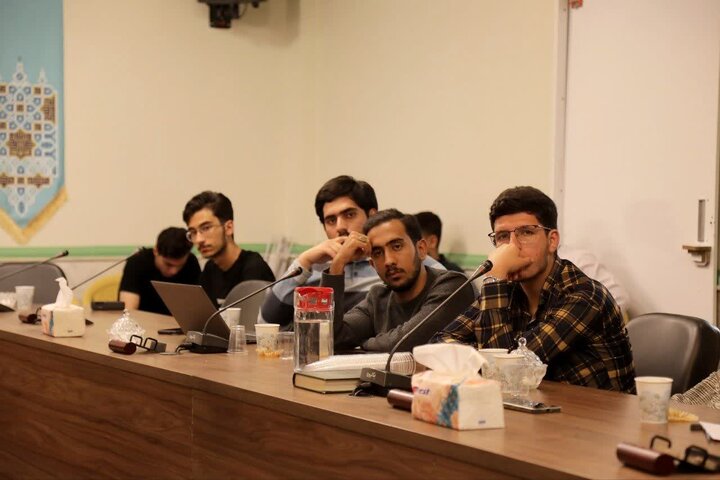 تصاویر / نشست تحلیل و ایده پردازی بزم اندیشه با موضوع اعتکاف نوجوانی با حضور مبلغات حوزه علمیه خواهران برگزار شد