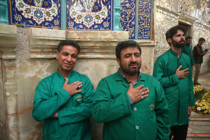 گل آرایی ضریح مطهر حرم حضرت معصومه (س) در آستانه میلاد عقیله بنی‌هاشم