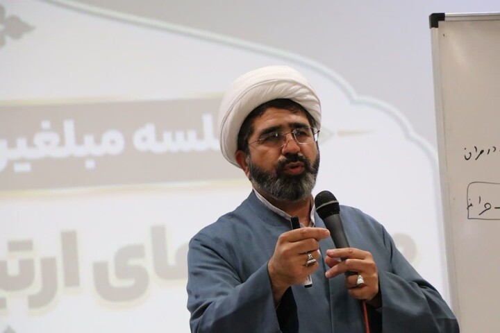 تصاویر|برگزاری جلسه آموزشی مبلغین طرح امین در حوزه علمیه اصفهان