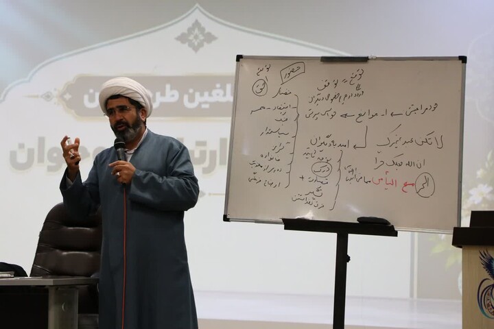 تصاویر|برگزاری جلسه آموزشی مبلغین طرح امین در حوزه علمیه اصفهان