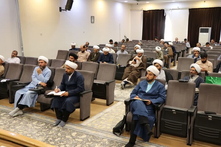 تصاویر|برگزاری جلسه آموزشی مبلغین طرح امین در حوزه علمیه اصفهان